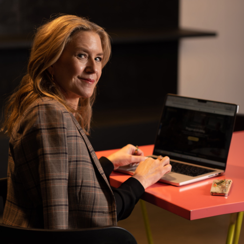 ahlestal-half-image-2